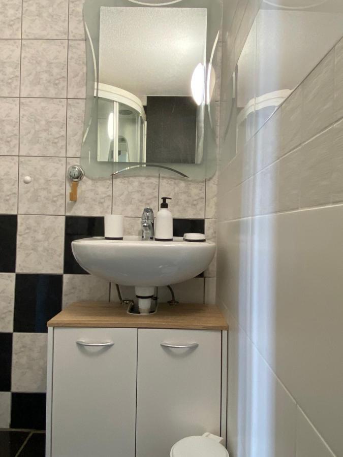 Tia Apartment *