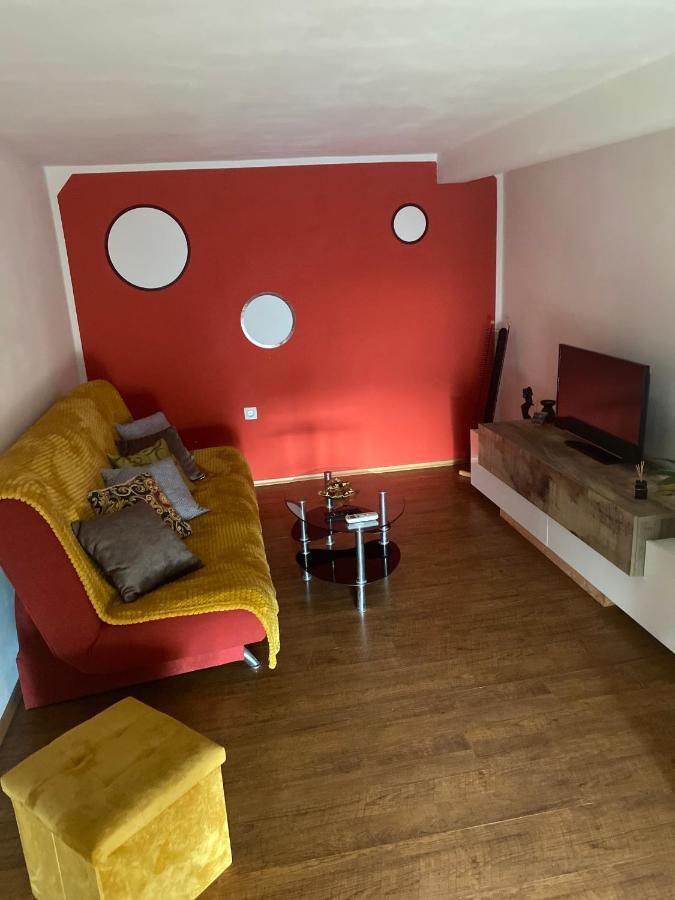 Tia Apartment *