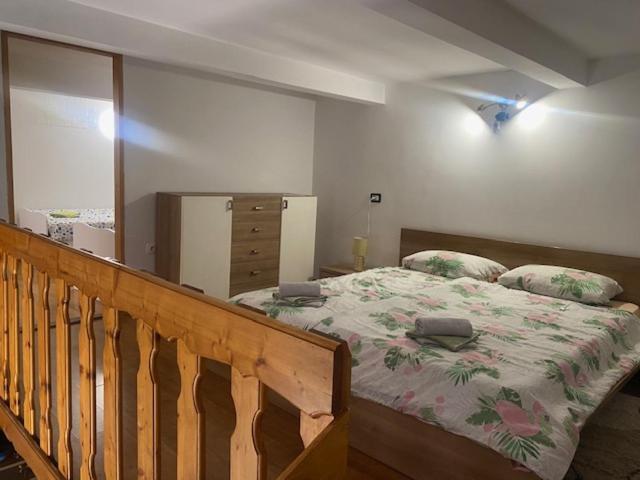 Apartma Tia *